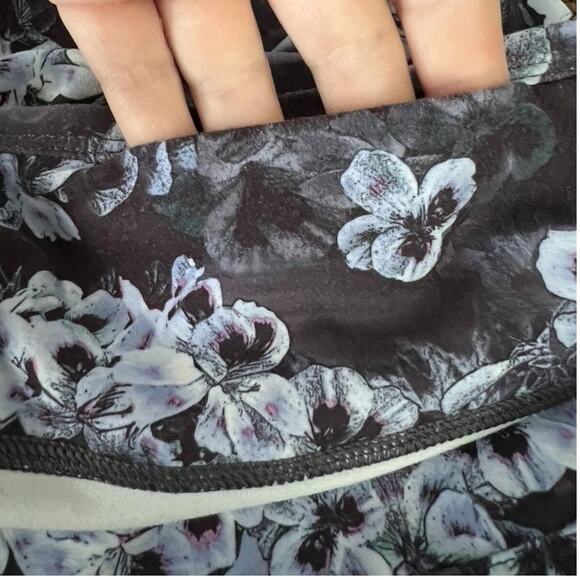 Fabletics Leggings Hydrangea Floral Print Sz S Gray Stripe Purple Green White - Picture 7 of 7